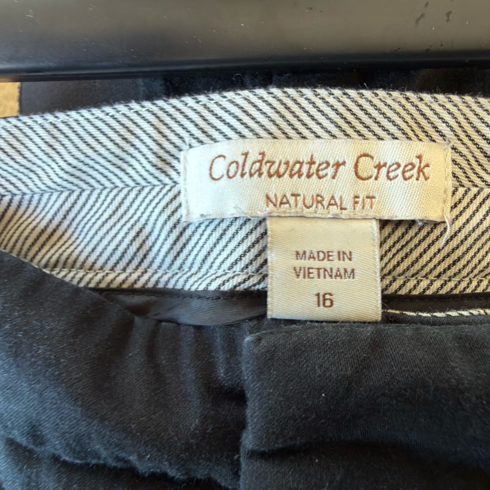 Coldwater Creek Women’s Black Chinos - Picture 5 of 5
